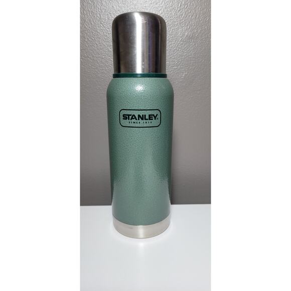 Stanley Classic Vacuum Bottle 25 oz Thermos Flask #20-00817 Metal Army Green Hot - Picture 1 of 8